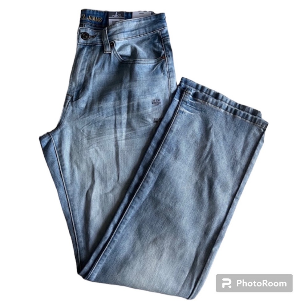 Rue21 Men’s ultra flex boot leg light washed denim NWT 32/32